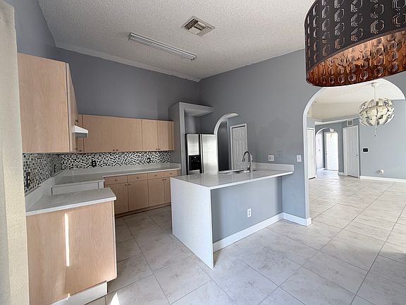 4th image of 912 Grassy Island Ln