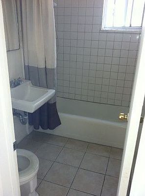 3rd image of 121 43rd St