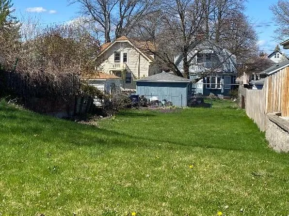 1900 East VAN BECK AVENUE, Saint Francis, WI 53235