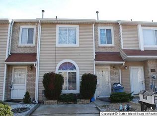 28 Doreen Dr, Staten Island, NY 10303
