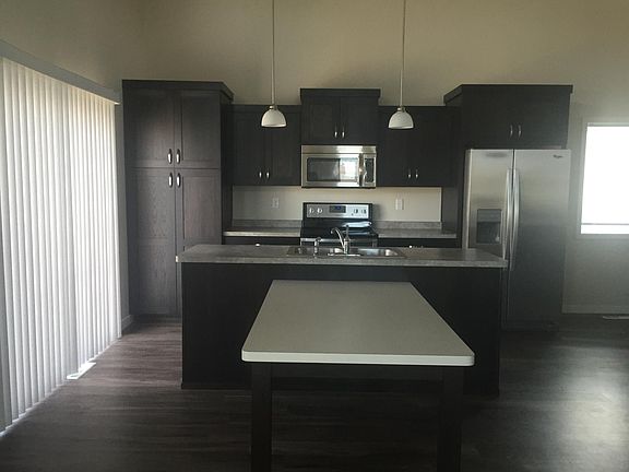 4th image of 952 Eaglewood Ave W