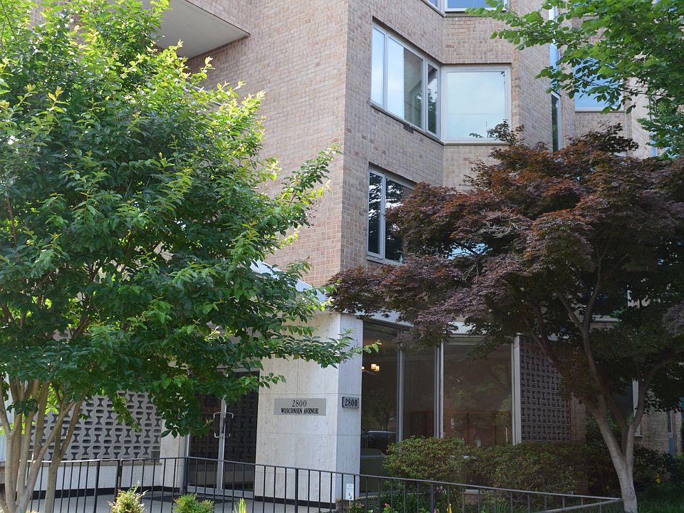 Welcome! ovely entrance to the building, gracing you with nature.
