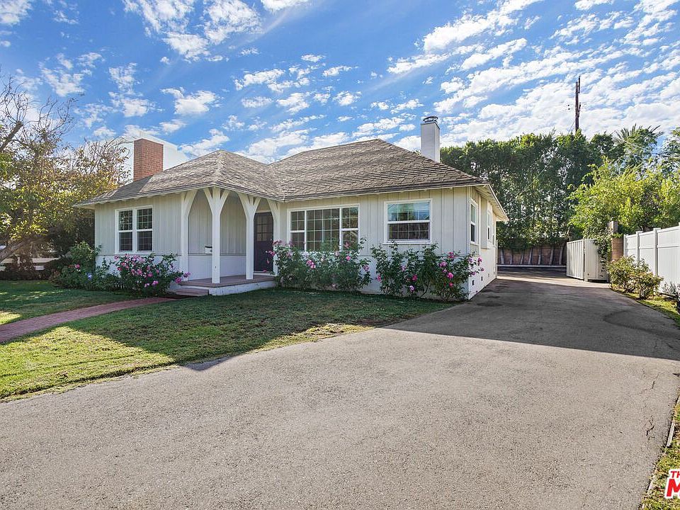 1st image of 16354 Moorpark St