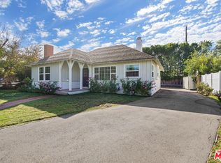 16354 Moorpark St, Encino, CA 91436