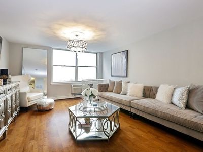 3033 N Sheridan Rd, Chicago, IL, 60657