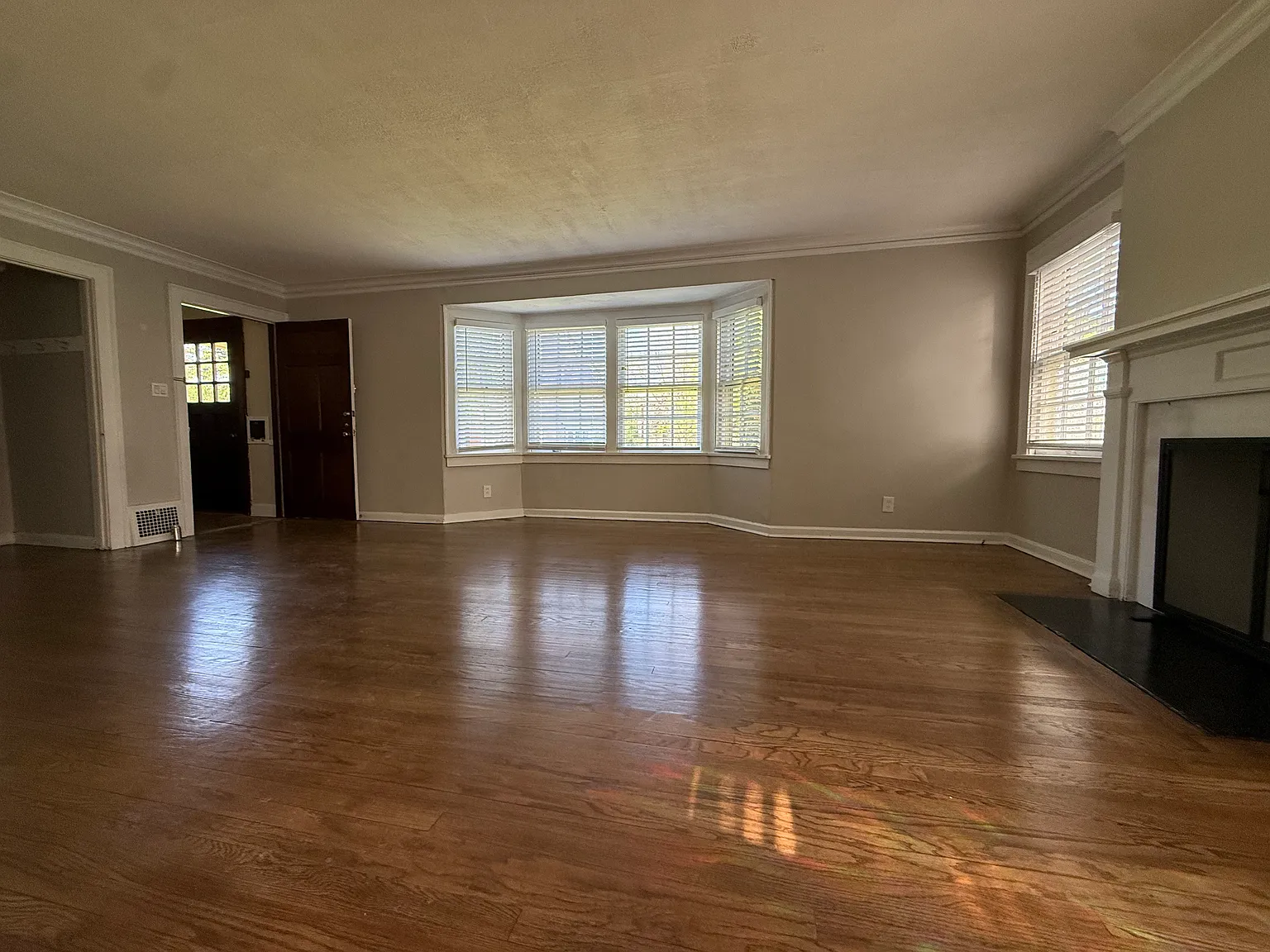 2 bed, 1500 sqft, $1,900 — Photo 1