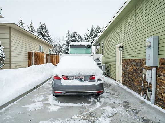 3rd image of 3405 Ashwood Dr