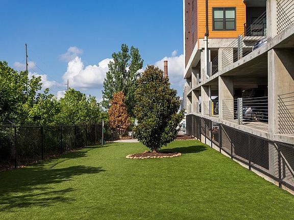 Midtown's Largest Bark Park