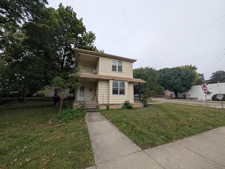 321 N 4th St — Photo 2