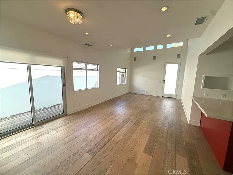 840 Brooks Ave — Photo 6