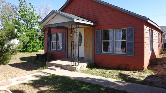 1st image of 407 E Lea St