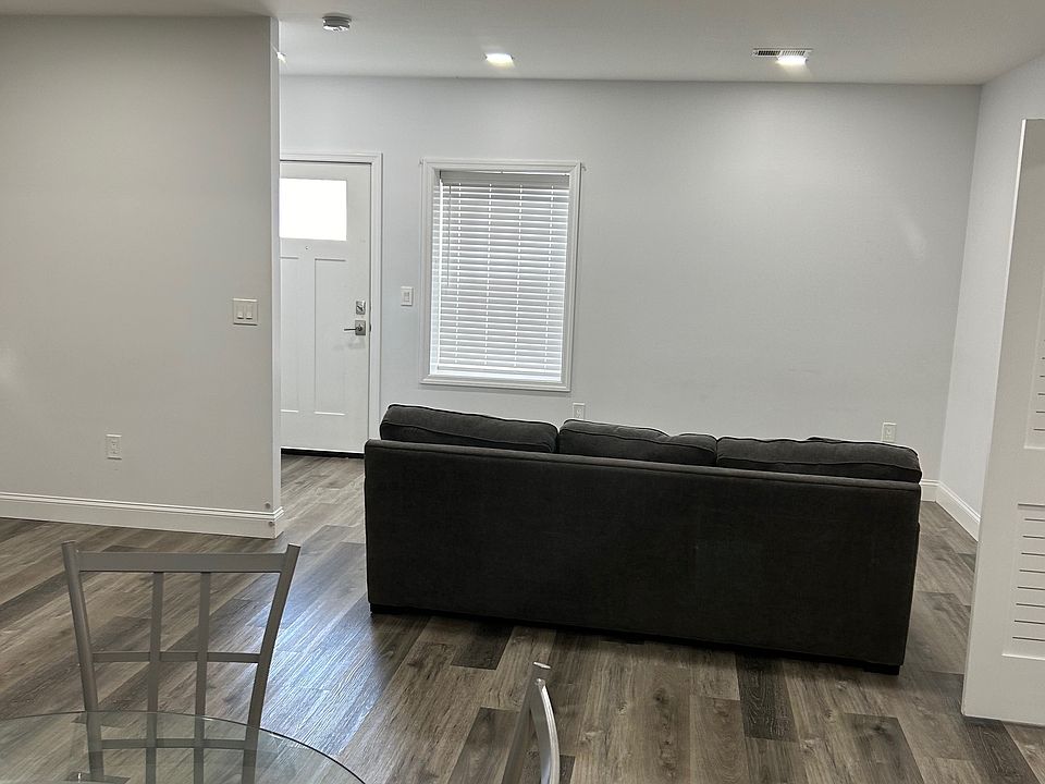 LIVING ROOM AREA