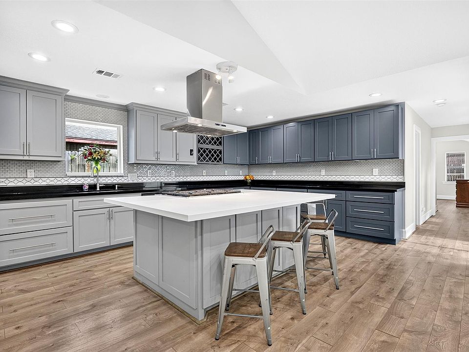 1st image of 10335 Emnora Ln