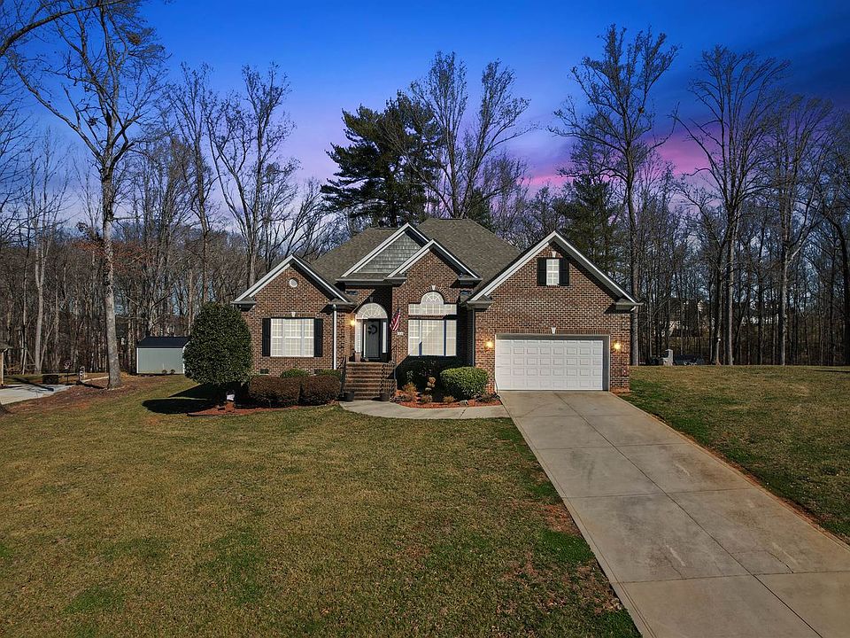 1st image of 154 Ravencrest Dr