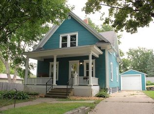 704 Clinton St, Charles City, IA 50616
