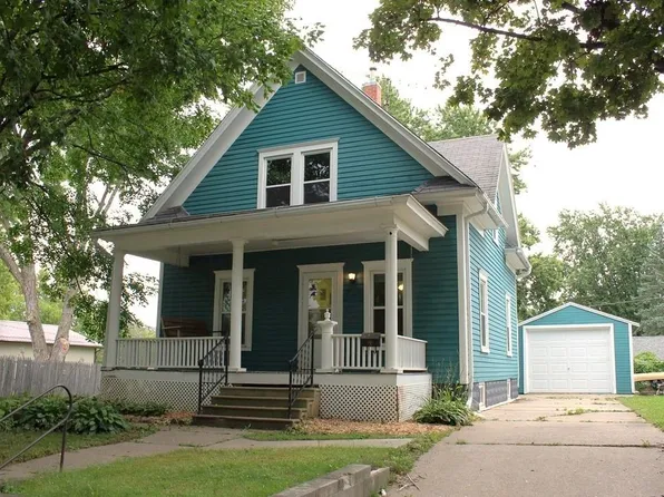704 Clinton St, Charles City, IA 50616