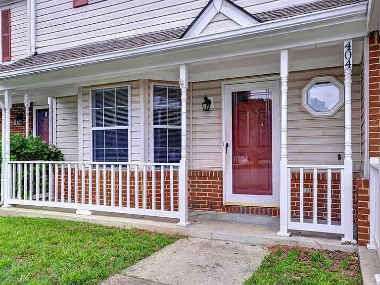 404 Crescent Ct — Photo 4