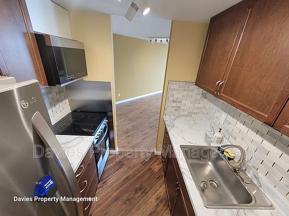 3rd image of 10045 117th St NW #1307