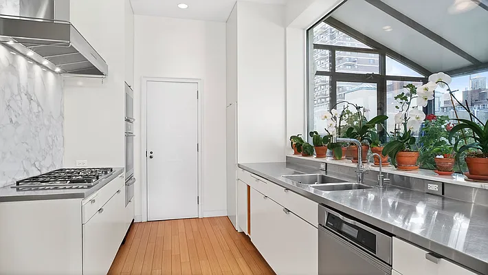 Sold by Susan Penzner Real Estate | media 30