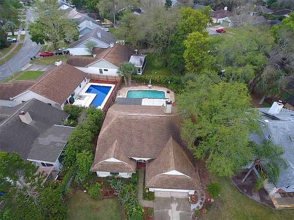 5th image of 533 Holbrook Cir