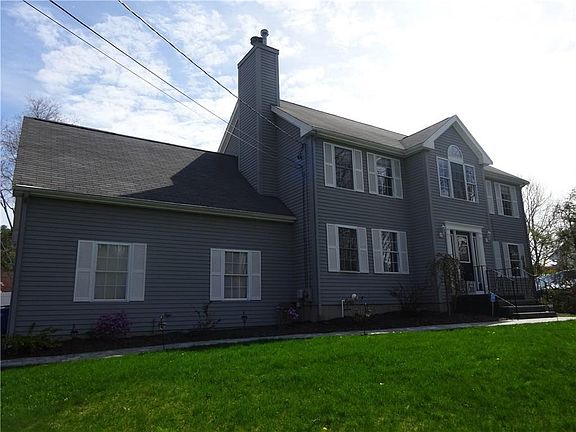 3rd image of 4 Douglas Dr