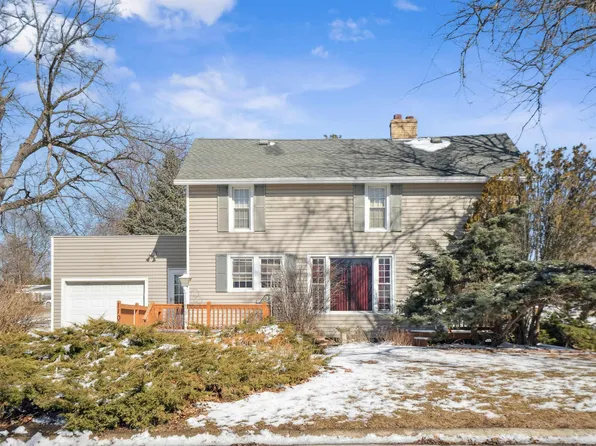 1109 J Ave, Grundy Center, IA 50638