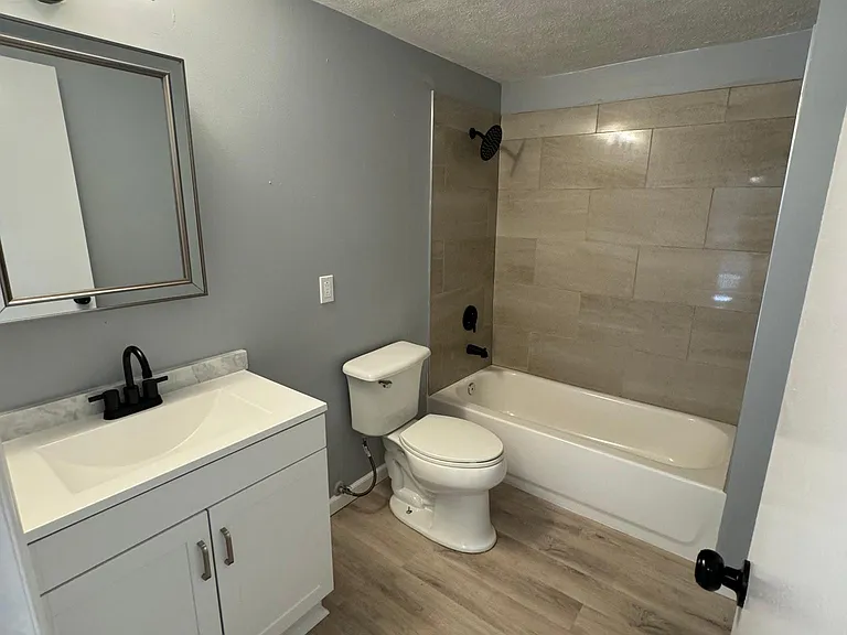 398 N Columbus St — Photo 6