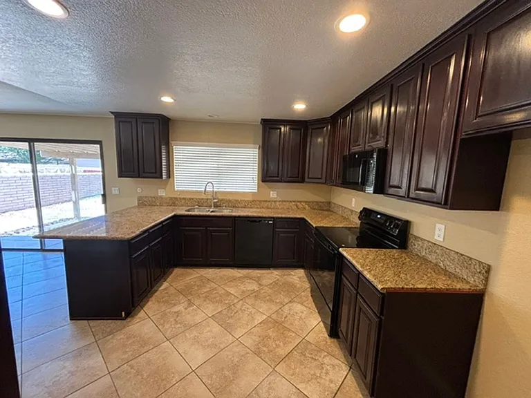 299 W Duarte St — Photo 2
