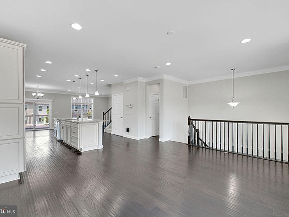 4th image of 42510 Oak Park Sq