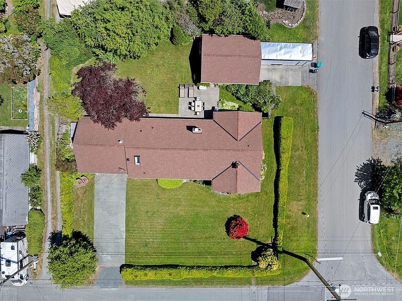 2nd image of 1213 Alaska Avenue