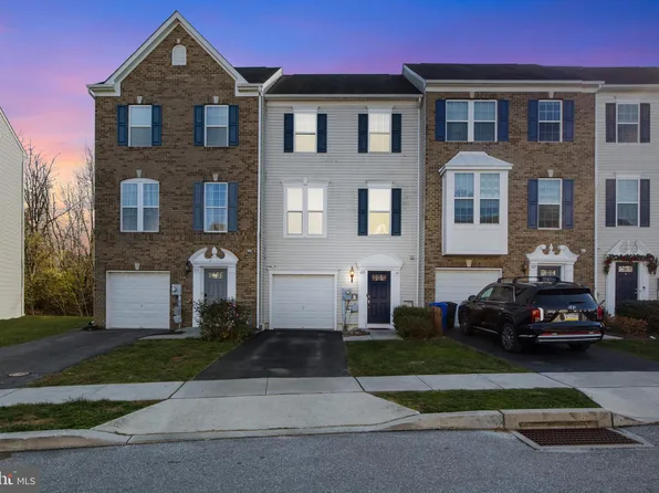 829 Blossom Dr, Hanover, PA 17331