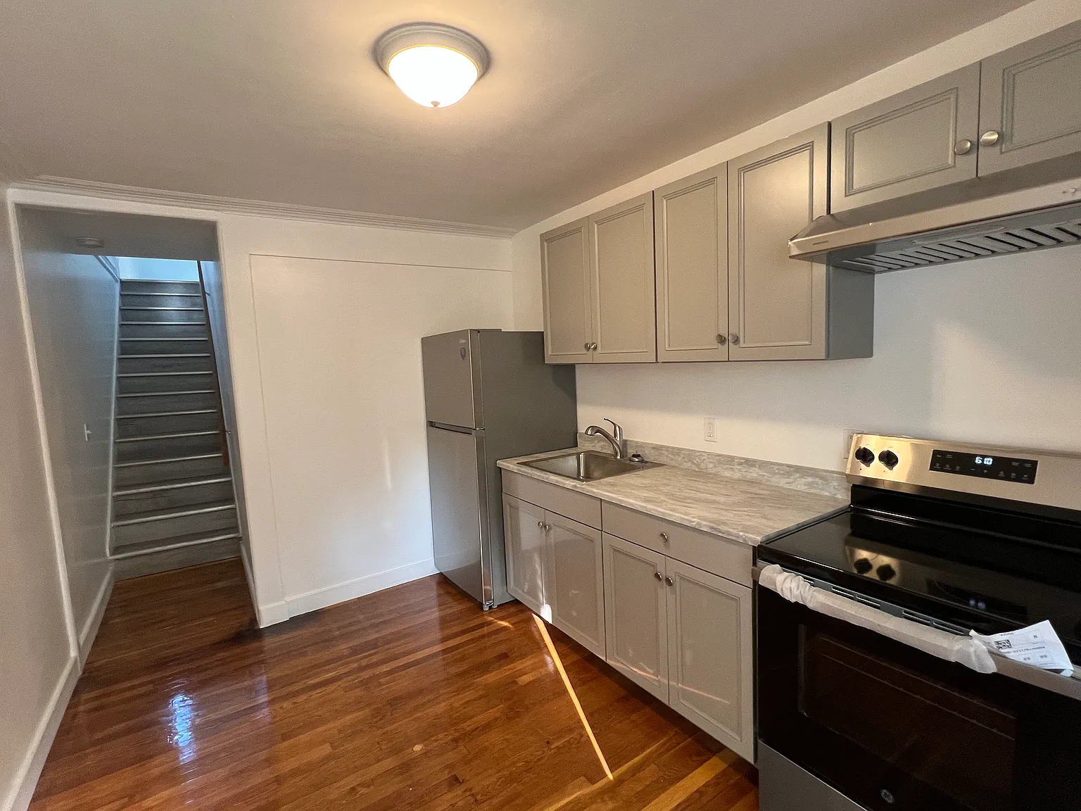 130 East Ave — Photo 2