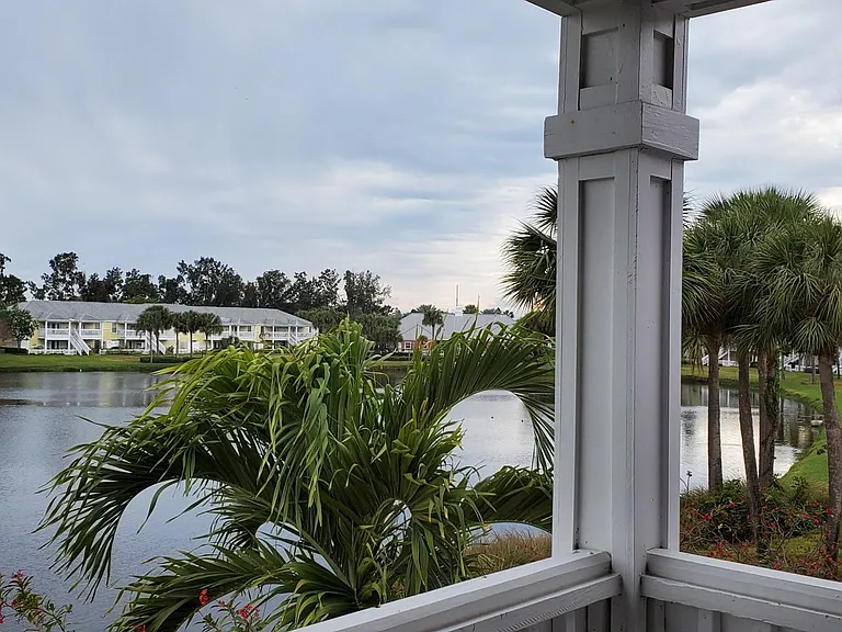 184 Pompano Dr SE #D — Photo 9