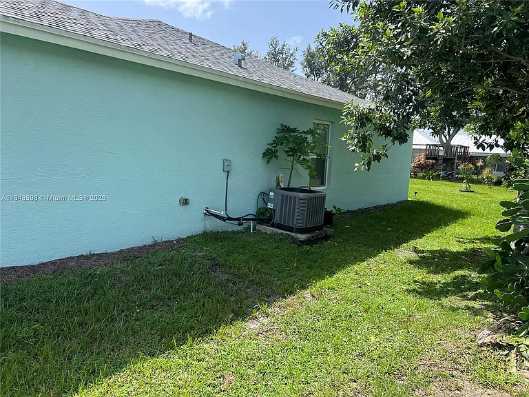 172 SW Langfield Ave — Photo 23
