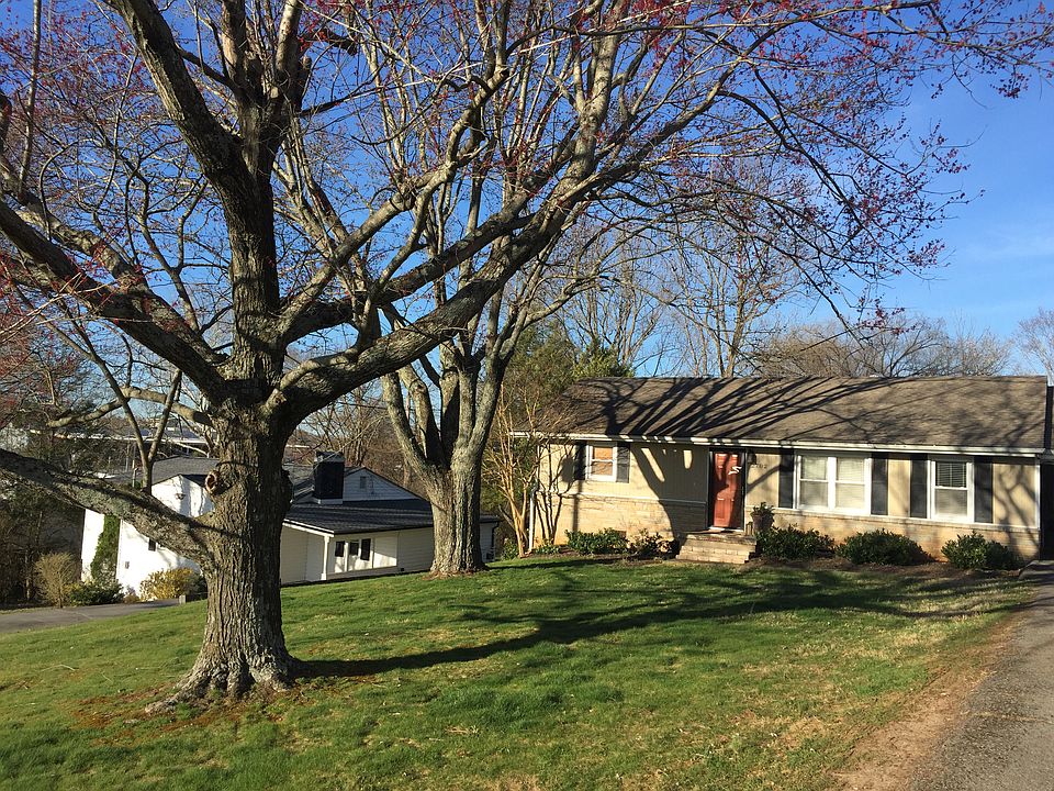 2nd image of 2702 Redbud St