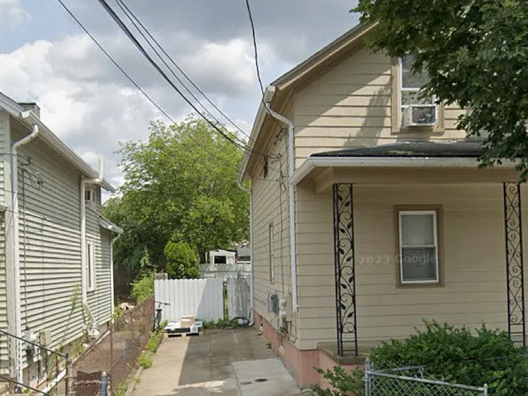 29 Roland Ave #2 — Photo 1