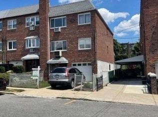 6261 65th St, Flushing, NY 11379
