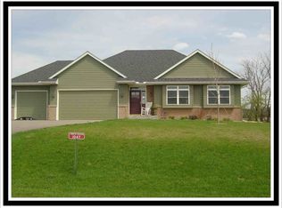 1047 Moonbeam Rd, Hudson, WI 54016