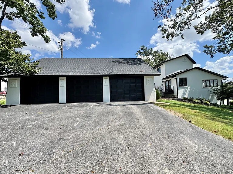 624 S Horsebarn Rd — Photo 6