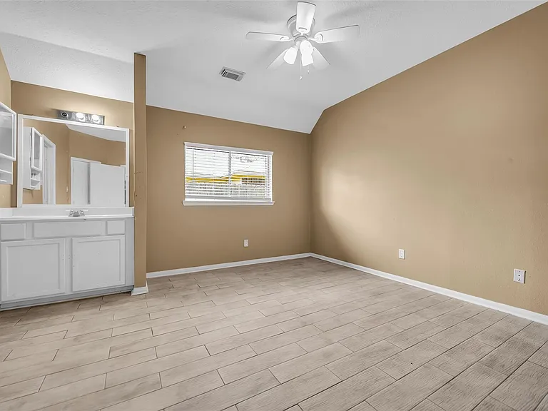 1046 Willersley Ln — Photo 16