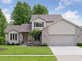 122 Sunny View Dr, Northfield, MN 55057