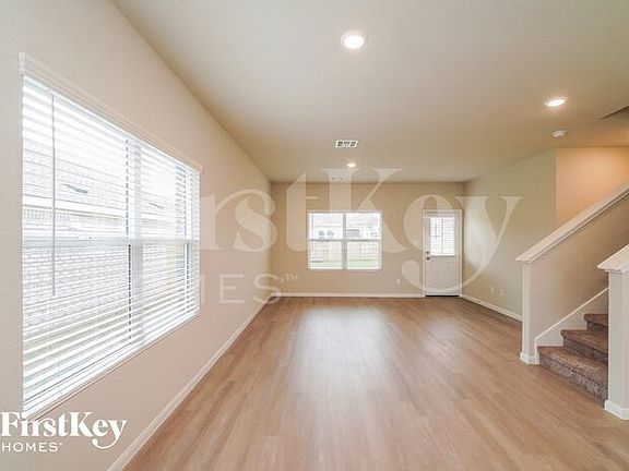 3rd image of 15144 Maskette Ave