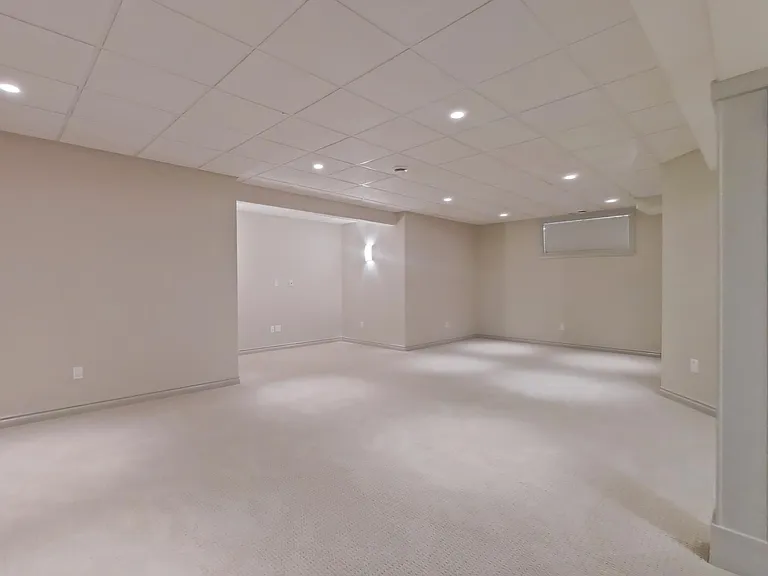 6162 Maynard Cres NW — Photo 19