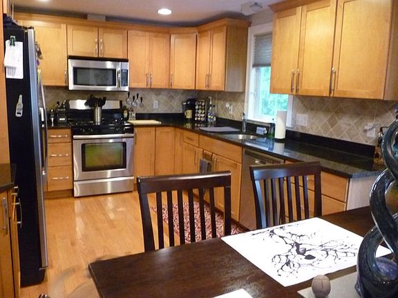 3rd image of 18 Putnam St #1