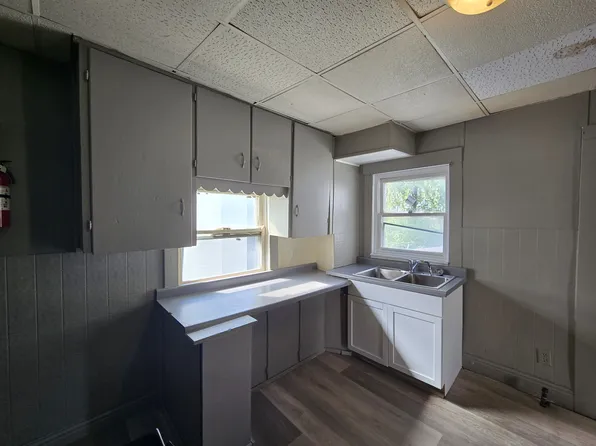 211 Manson St, Waterloo, IA 50703