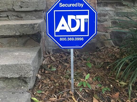 3rd image of 304 W Academy Ave