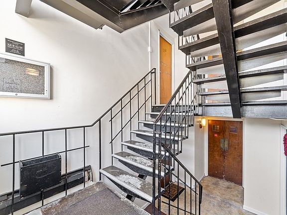 4th image of 20 Nelson Dr APT 3D