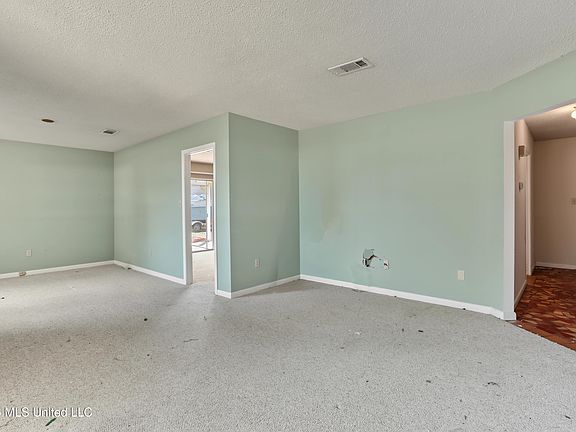 5th image of 2420 Sunkist Country Club Rd