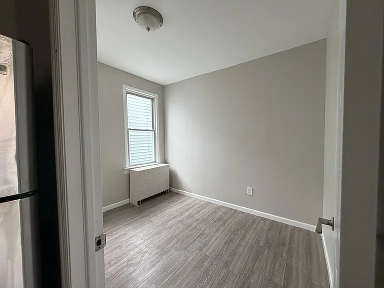 241 Duncan Ave #5 — Photo 6