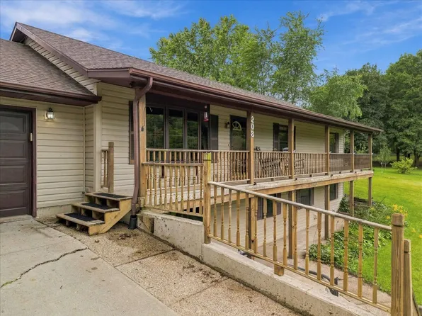 208 Willow Ln, Dixon, IL 61021